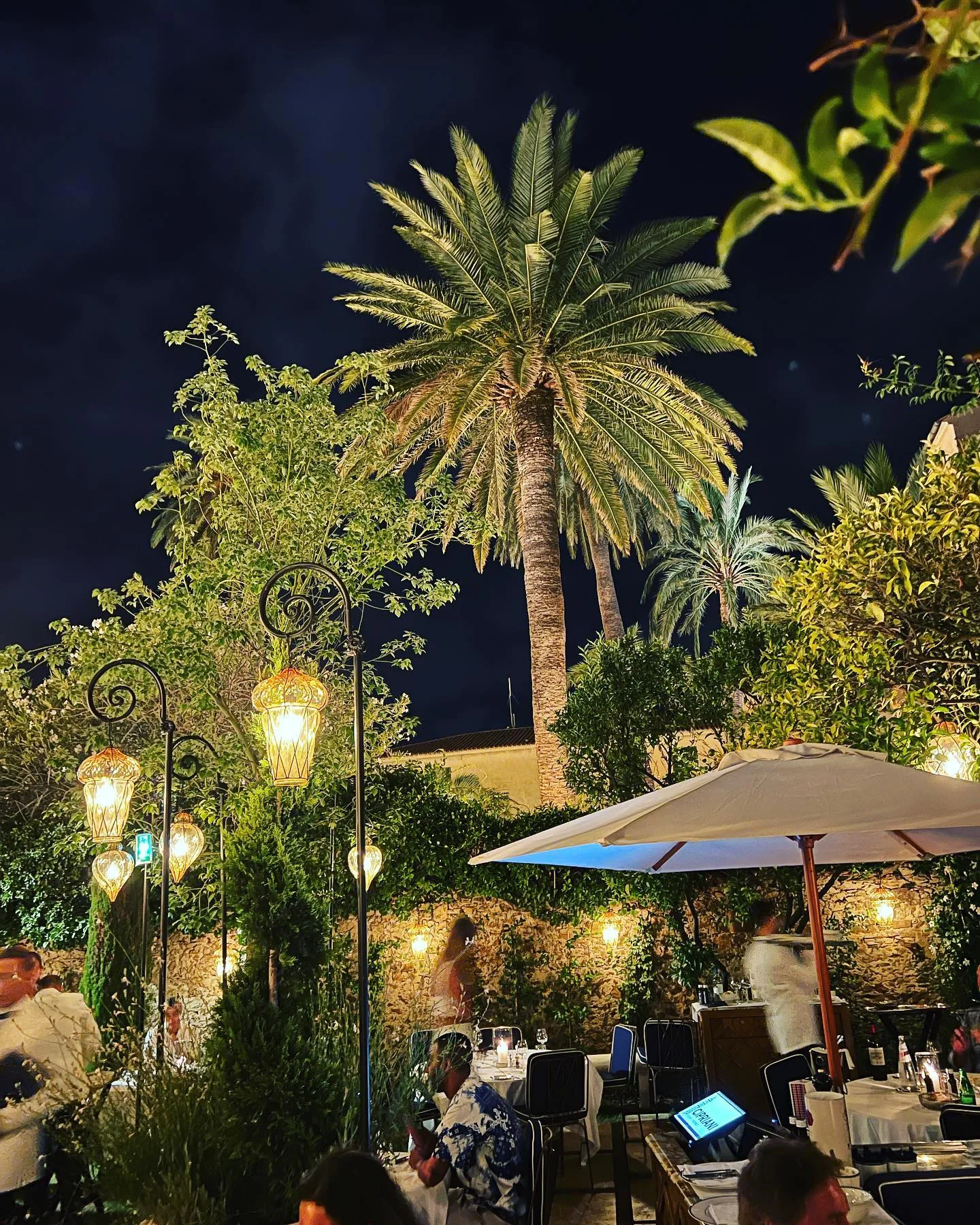 Luxury outdoor lighting with Venetian glass lanterns