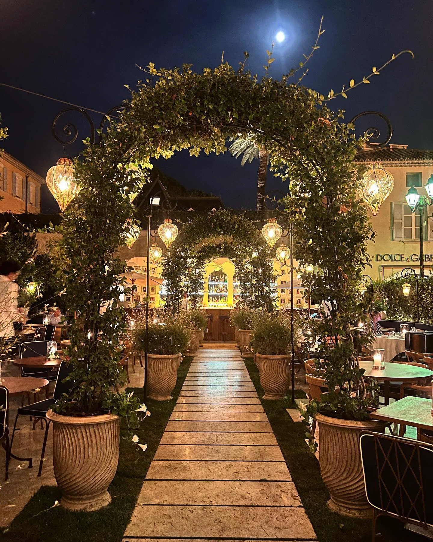 Murano glass lanterns outdoor installation Saint Tropez