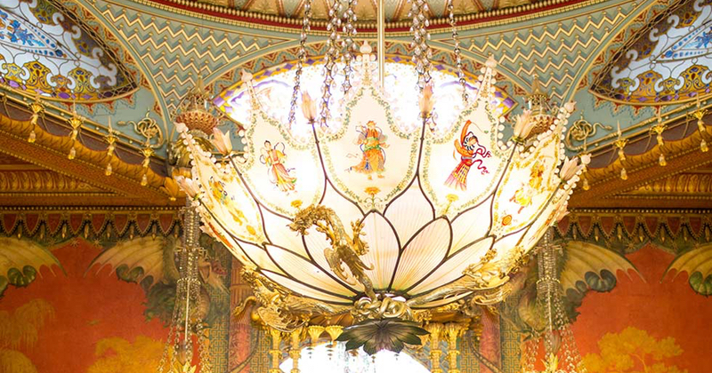 CHANDELIER WITH LAMPSHADES AND MURANO GLASS ARMS