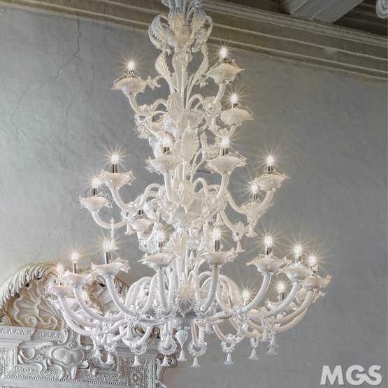 Giustinian Chandelier, Chandelier in white milk and crystal