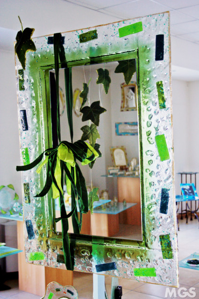 Coloured mirror, Modern mirror in crystal and green