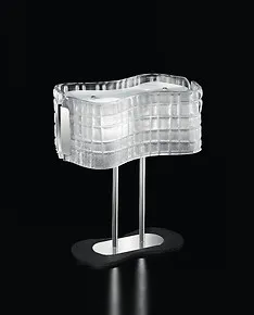 Tischleuchte mit satiniertem Glas