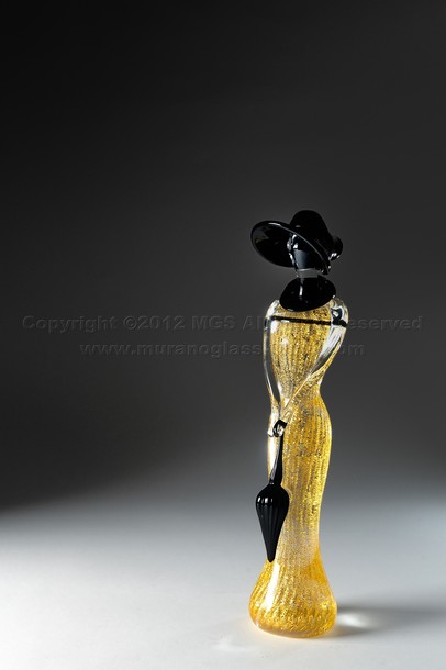 Parisian woman, Little Paris in gold