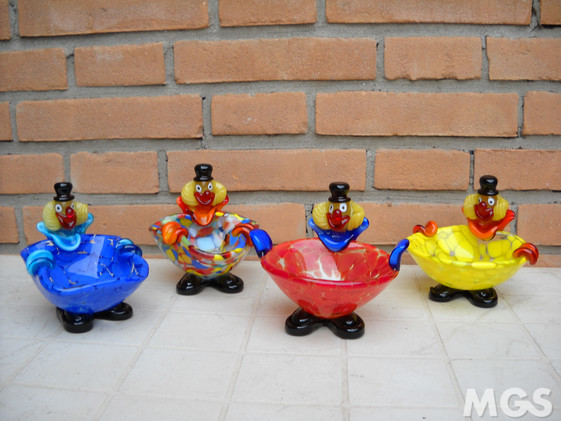 Ashtray Clown, Ashtray Clown spots color