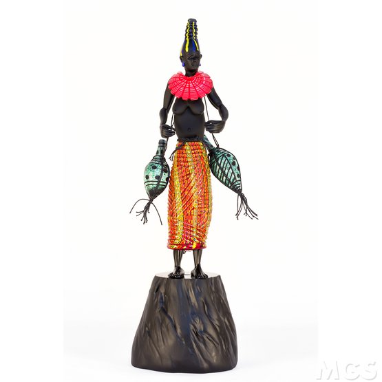 Masai, Masai woman with amphorae