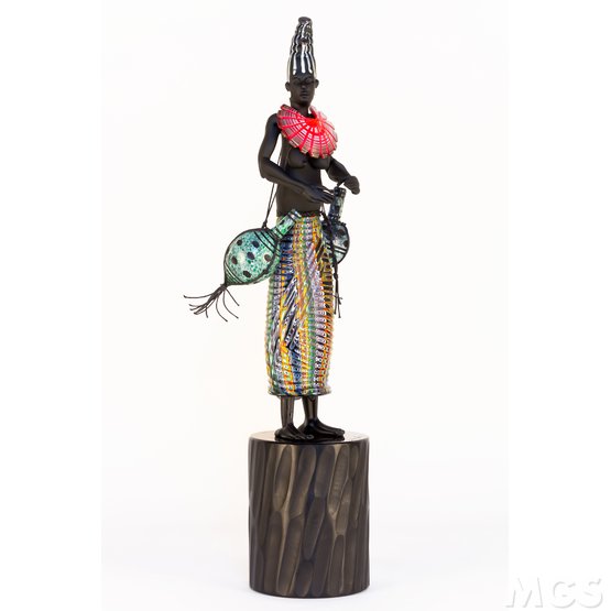 Masai, Masai woman with amphorae