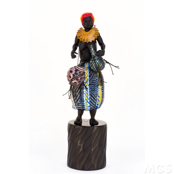 Masai, Masai woman with amphorae