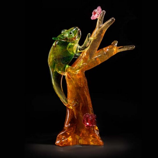 Chameleon, Chameleon on trunk