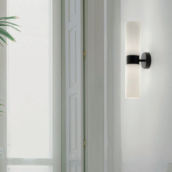 Korinthos wall light, Wall lamp in White milk